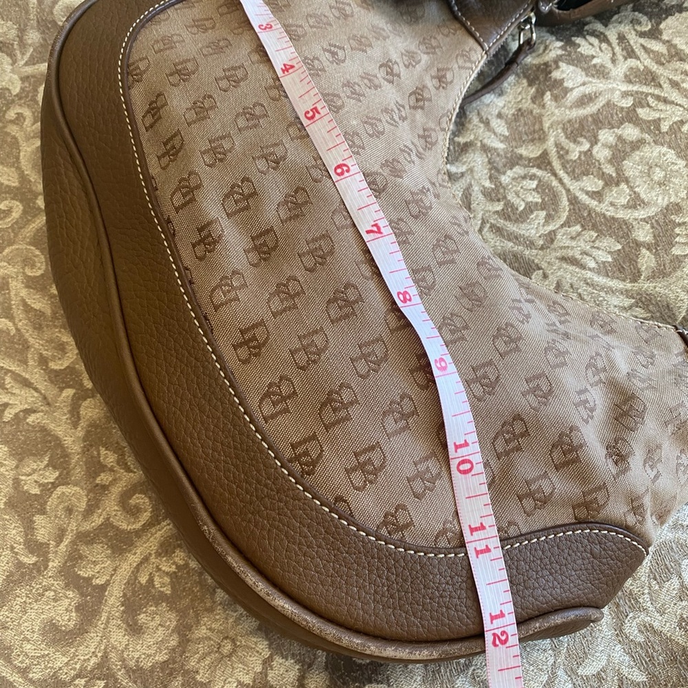 Classic Dooney & Bourke Shoulder Bag - Picture 6 of 10